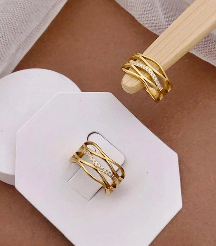 Aurelia Crosswave Crystal Ring