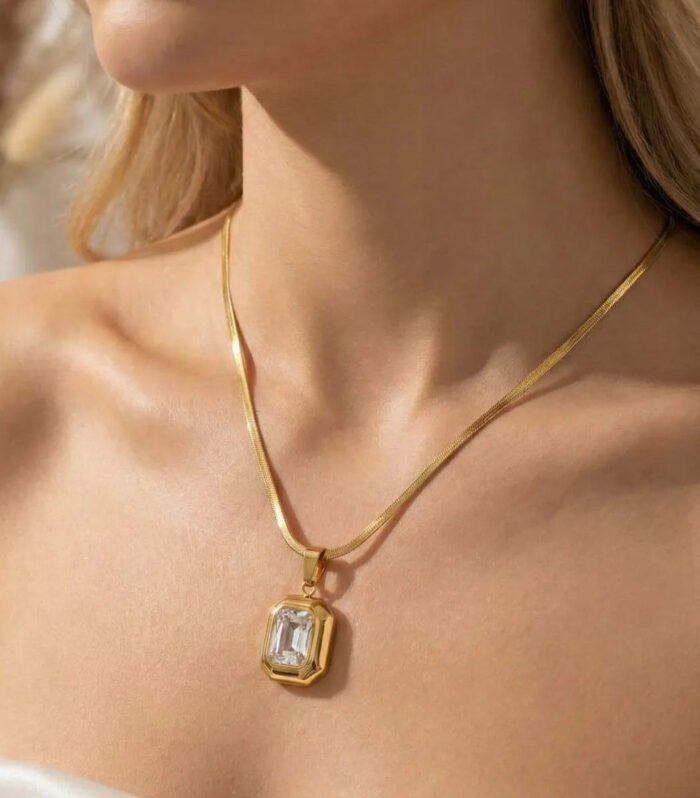 Elegant Anti-Tarnish Gold Pendant Necklace