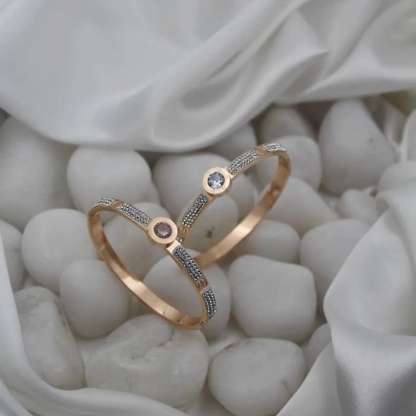 Rose Gold Elegant Center Stones kada