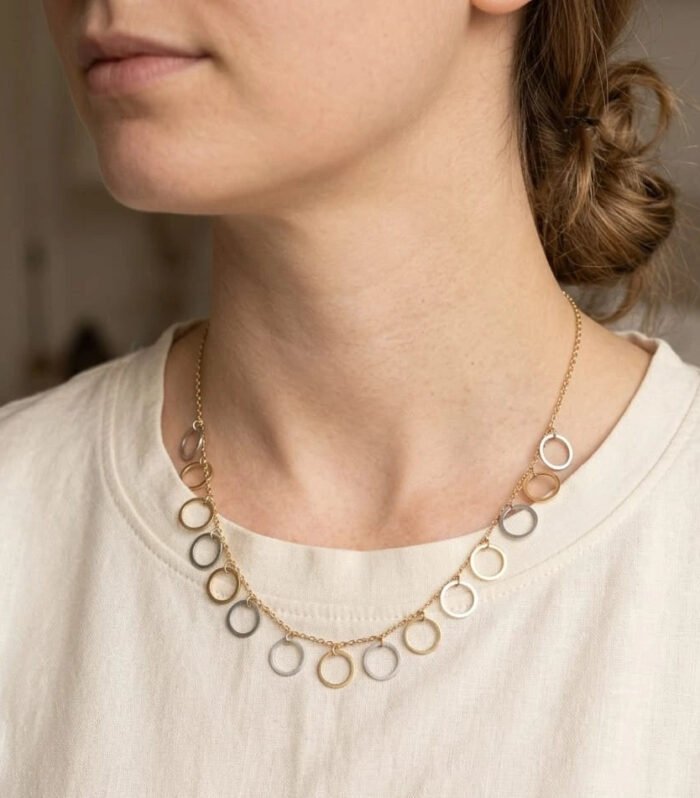 Elegant Circle Charm Tanmaniya