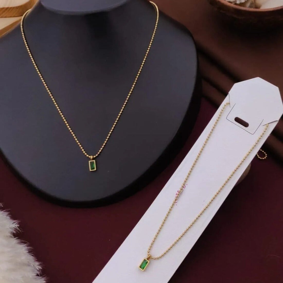 Emerald Glow Pendant Necklace