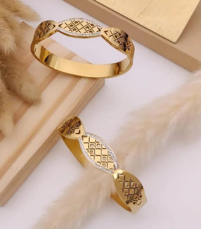 Virella Wave Gold Kada