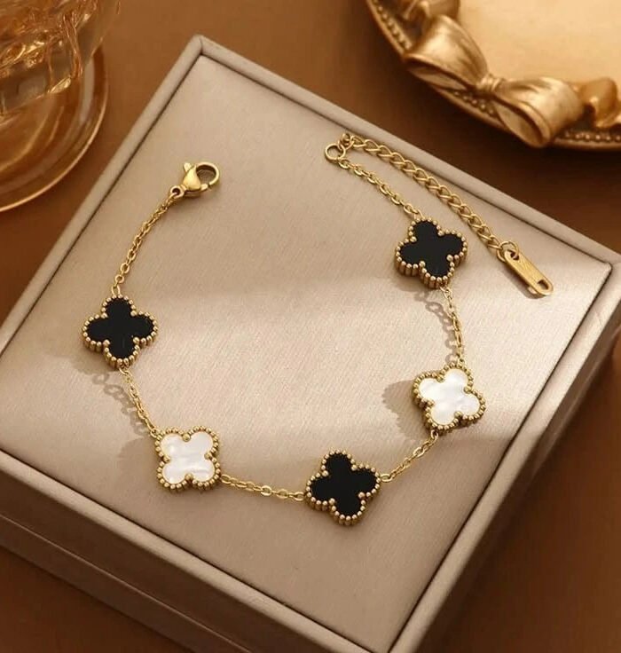 Midnight Clover Elegance Bracelet