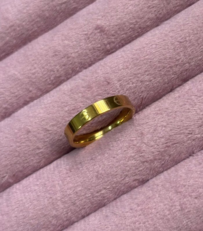 Minimal Luxury Gold Band Ring