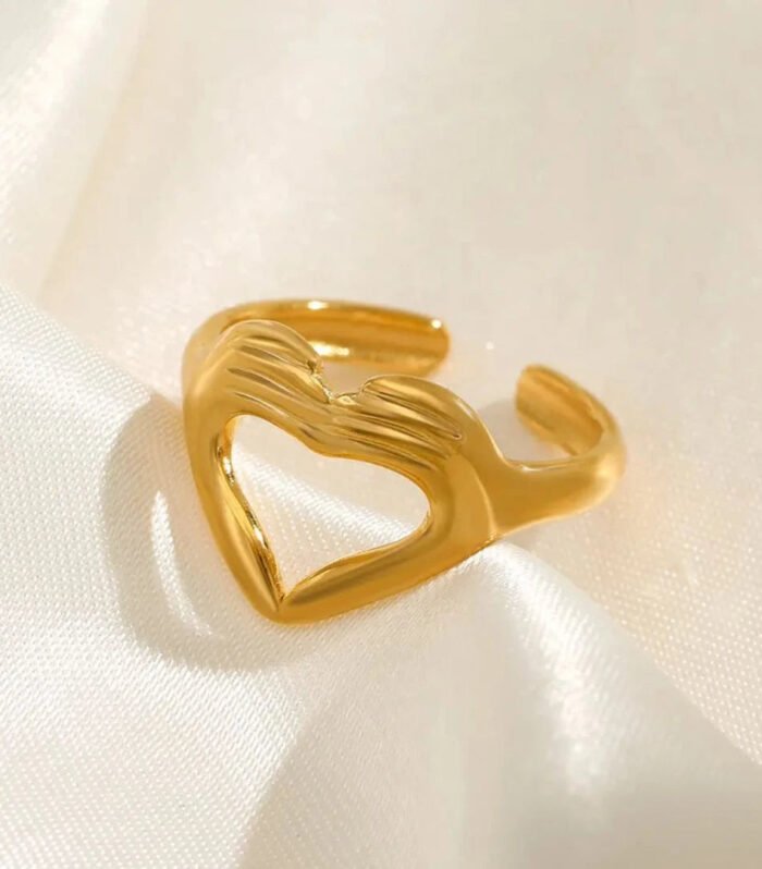 Amora Open Heart Gold Ring