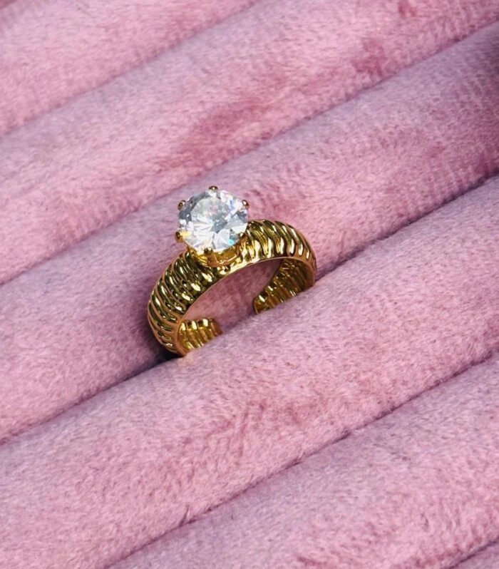 Regal Solitaire Gold Ring