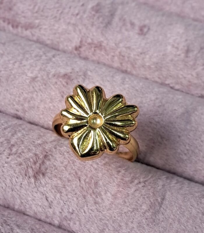 Daisy Bloom Adjustable Gold Ring