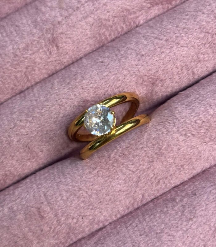 Solitaire Glow Gold Ring