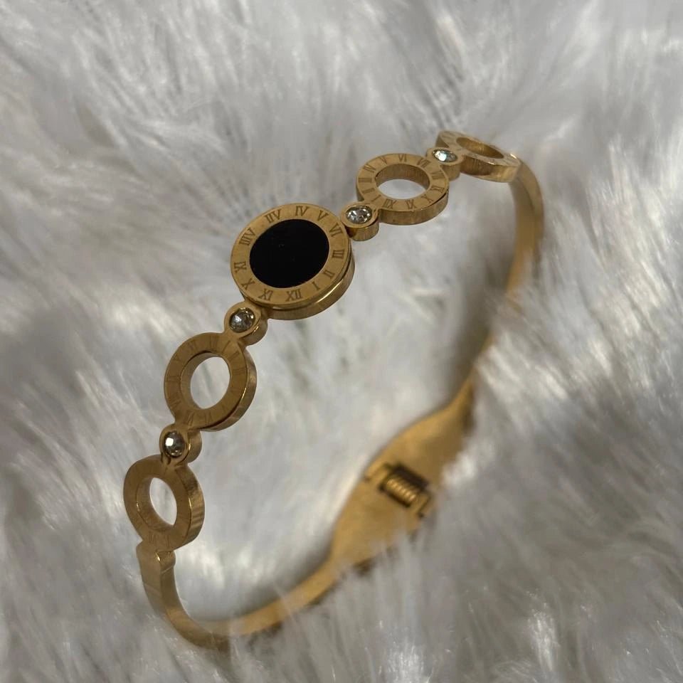 Roman Noir Elegance Kada