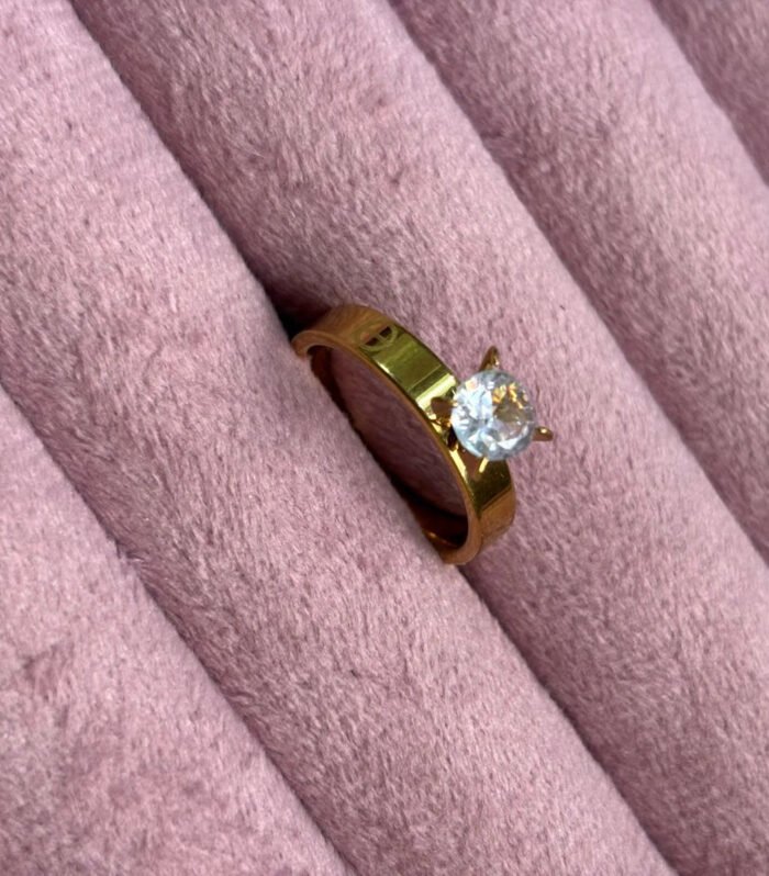 Royal Solitaire Gold Ring