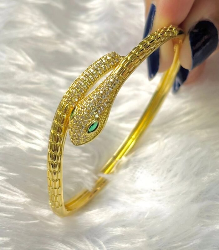 Royal Emerald Serpent Kada