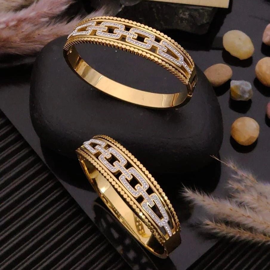 Royal Link Crystal Gold Kada