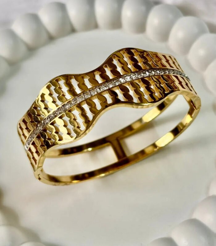 Wavy Gold Diamond Kada